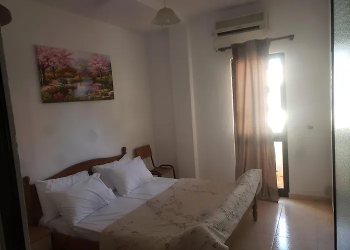 Vandrerhjem Split Rock Tirana