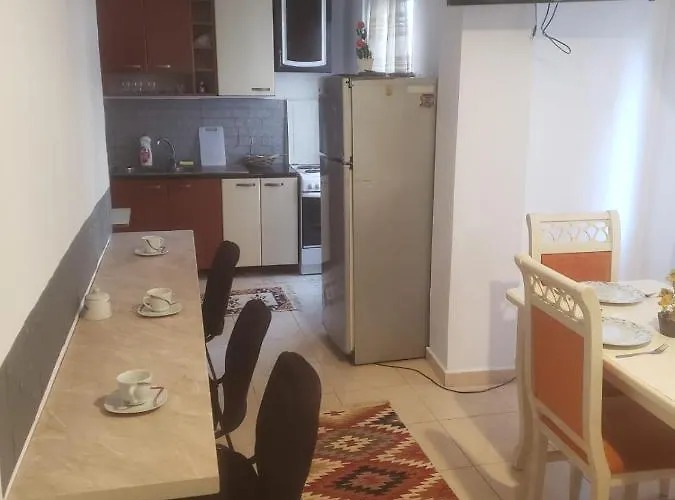 Vandrerhjem Split Rock Tirana