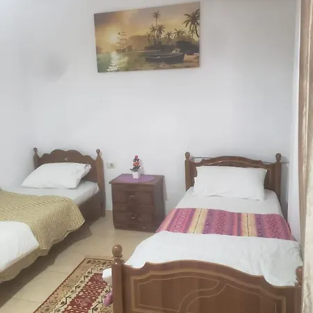 Split Rock Hostel Τίρανα