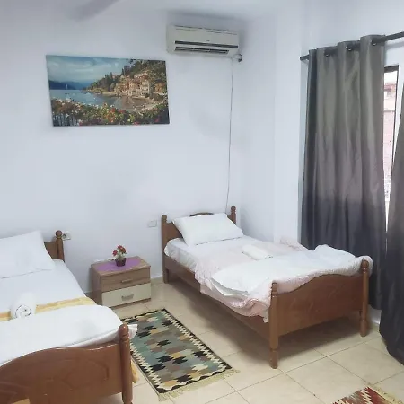 Split Rock Hostel *