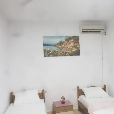 Split Rock Hostel