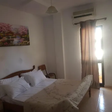 Hostel Split Rock Tiran