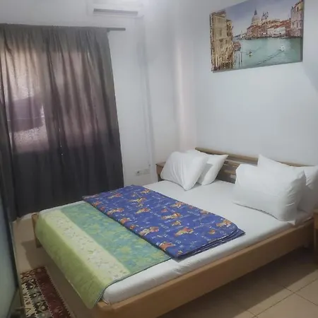 Split Rock Hostel Τίρανα