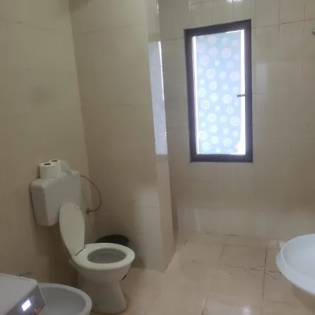 Split Rock Hostel Τίρανα