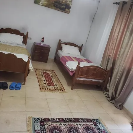 Hostel Split Rock Τίρανα