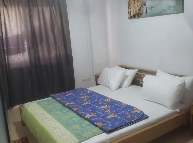 Split Rock Hostel Tiran