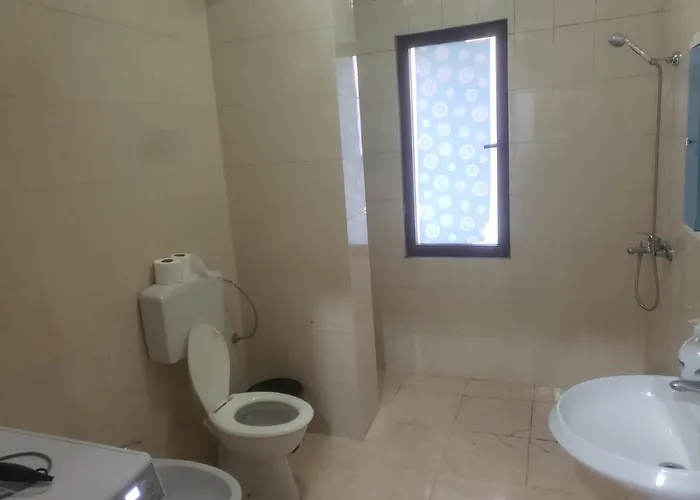 Split Rock Hostel Tiran