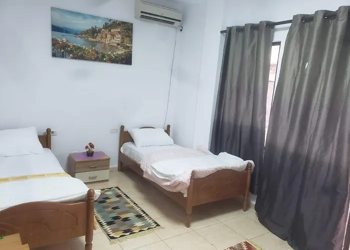 Hostel Split Rock Tiran