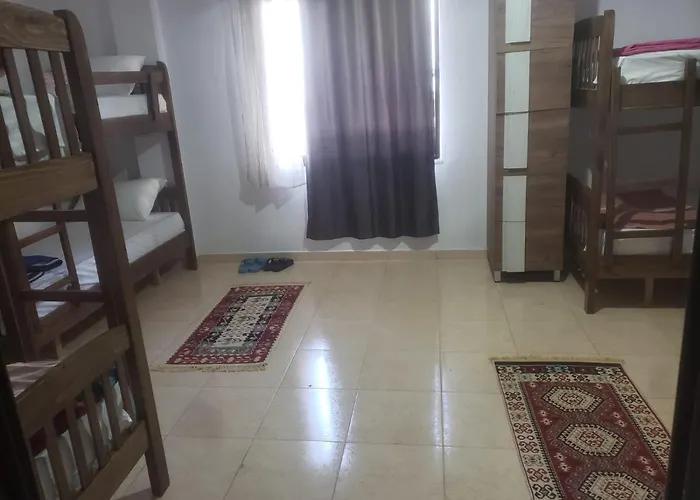 Split Rock بيت شباب *