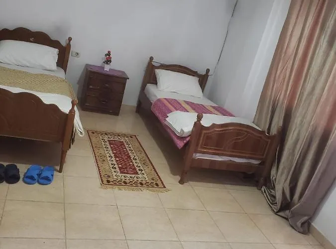 Hostel Split Rock Tiran