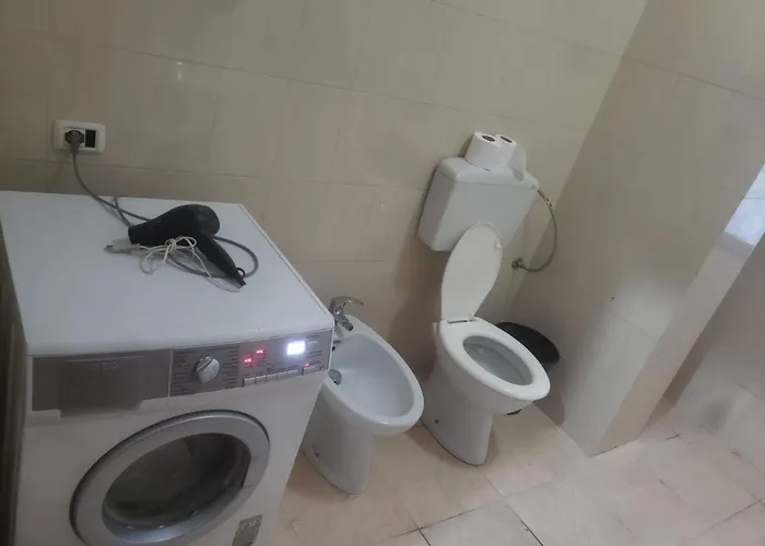 بيت شباب Split Rock *