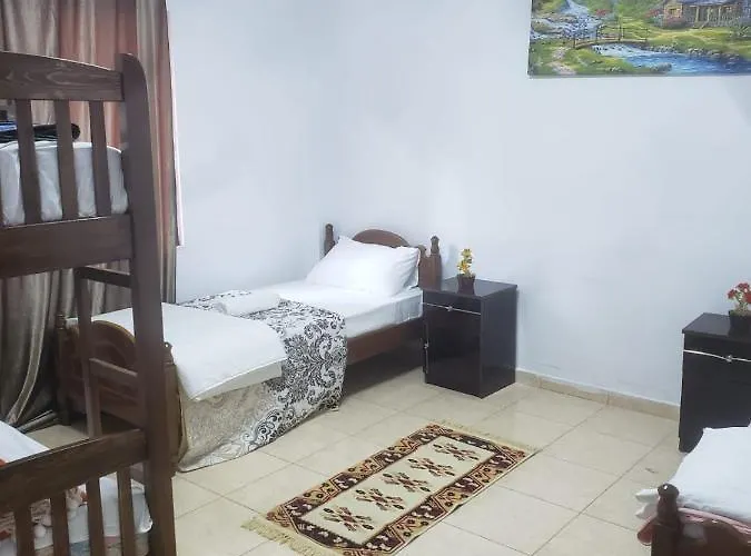 Split Rock Hostel Tiran